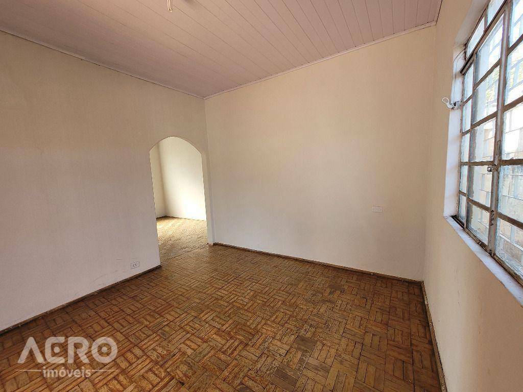 Casa à venda com 2 quartos, 220m² - Foto 2