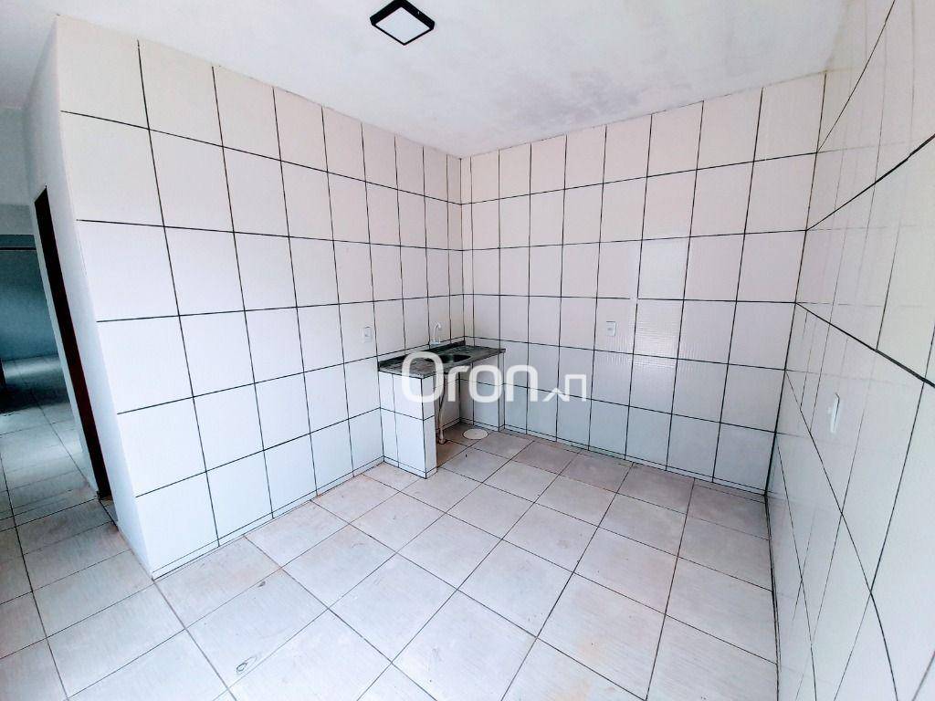 Casa à venda com 2 quartos, 90m² - Foto 2