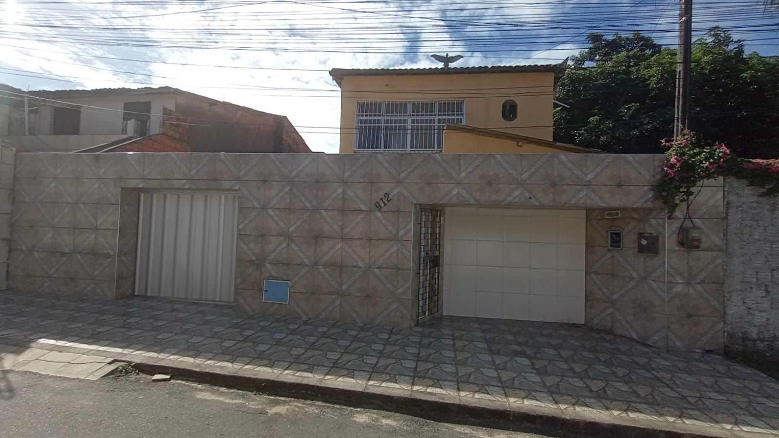 Casa à venda com 5 quartos, 164m² - Foto 1