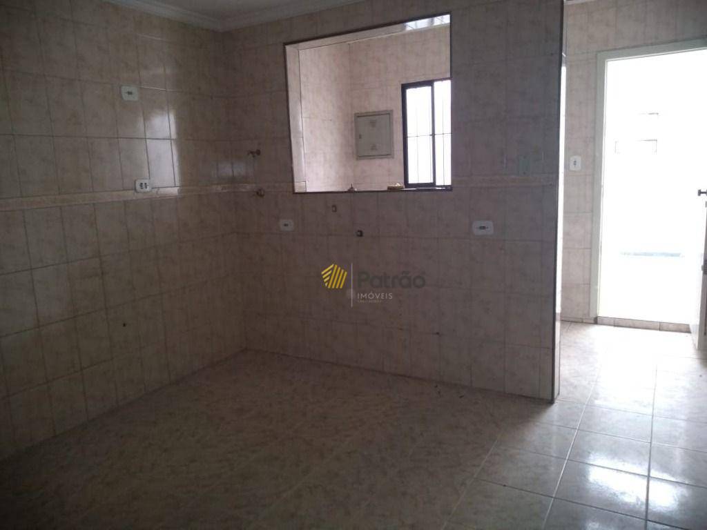 Sobrado à venda com 2 quartos, 220m² - Foto 13