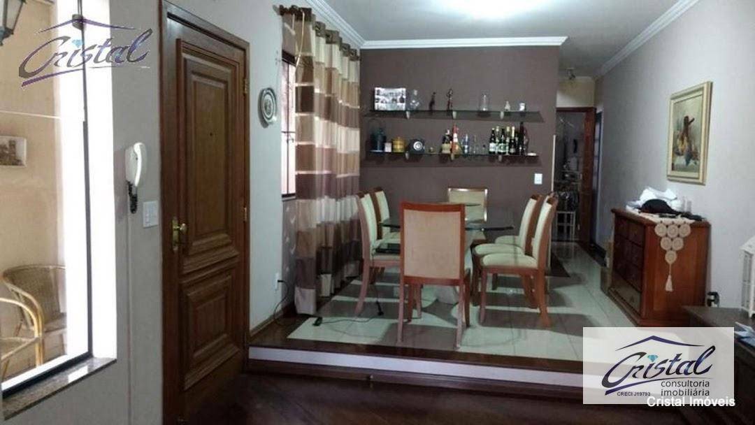 Casa à venda com 3 quartos, 250m² - Foto 1