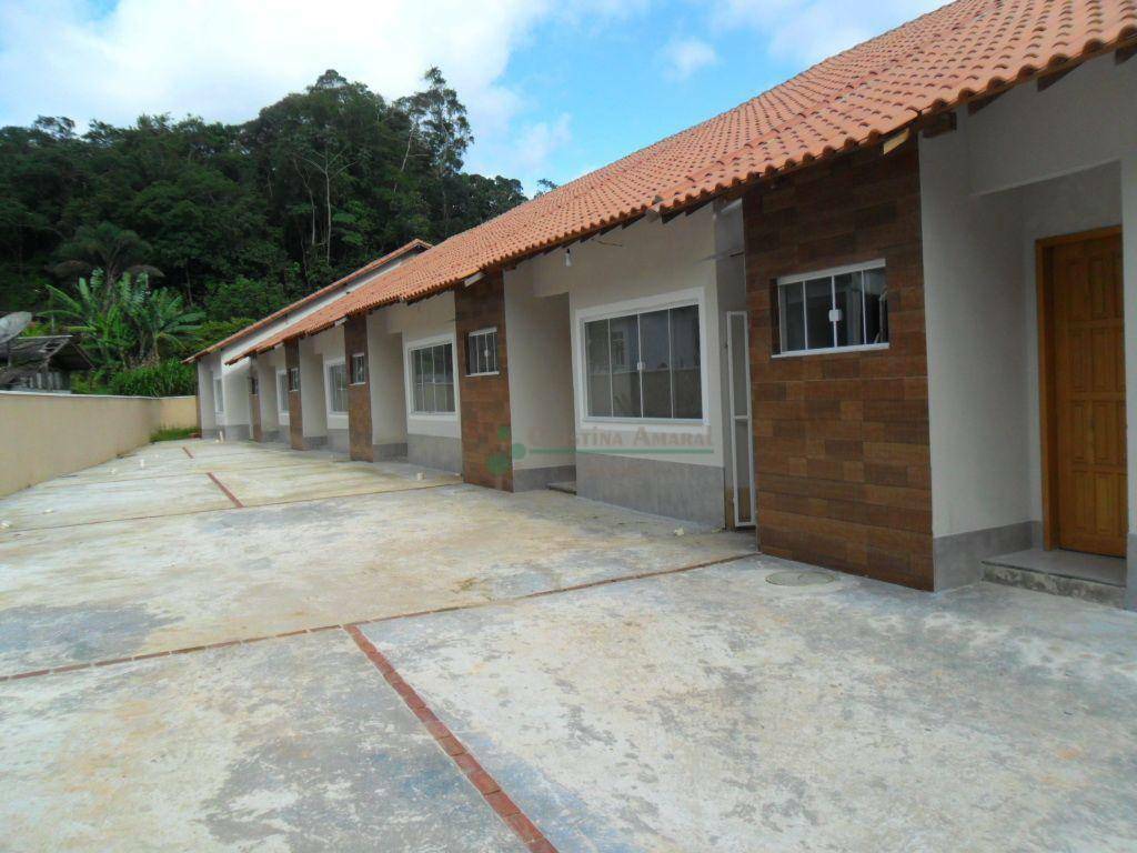 Casa à venda com 2 quartos, 64m² - Foto 3