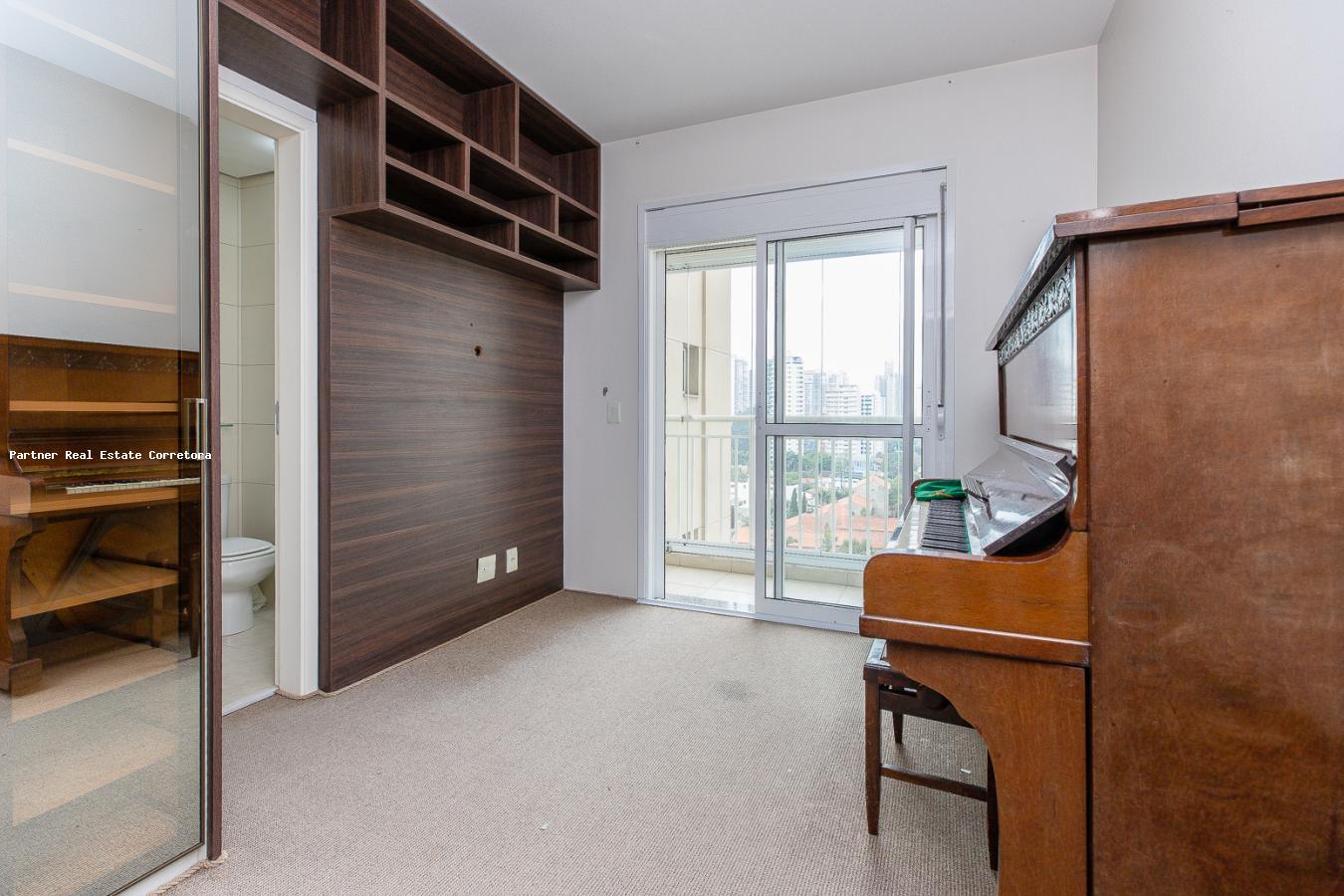 Apartamento à venda com 3 quartos, 175m² - Foto 2