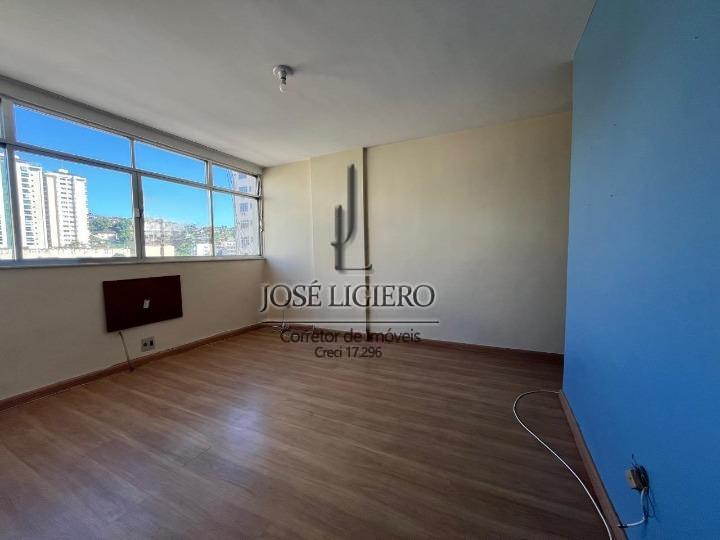 Apartamento à venda com 2 quartos, 70m² - Foto 2