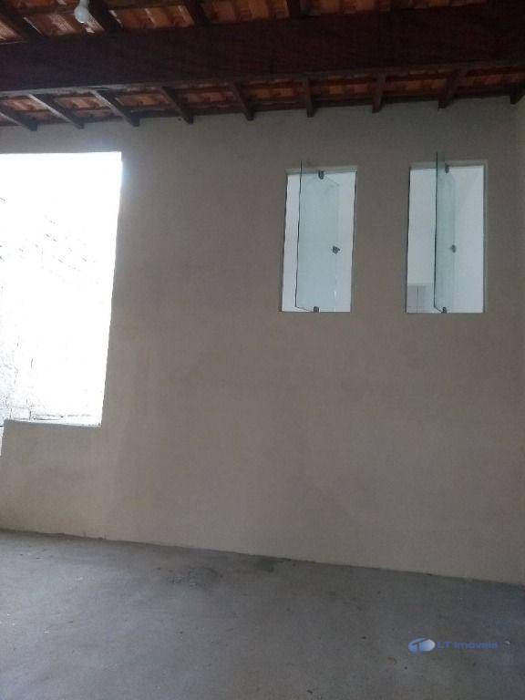 Casa à venda com 2 quartos, 89m² - Foto 2