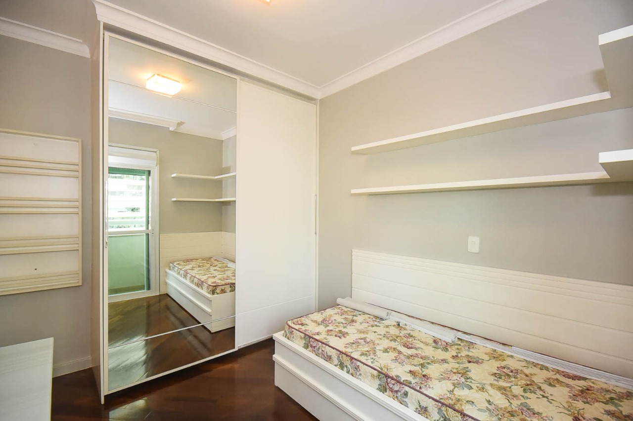 Apartamento à venda com 3 quartos, 193m² - Foto 15