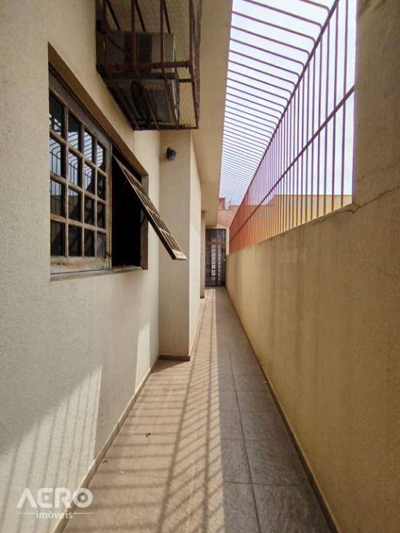 Casa, 4 quartos, 220 m² - Foto 5