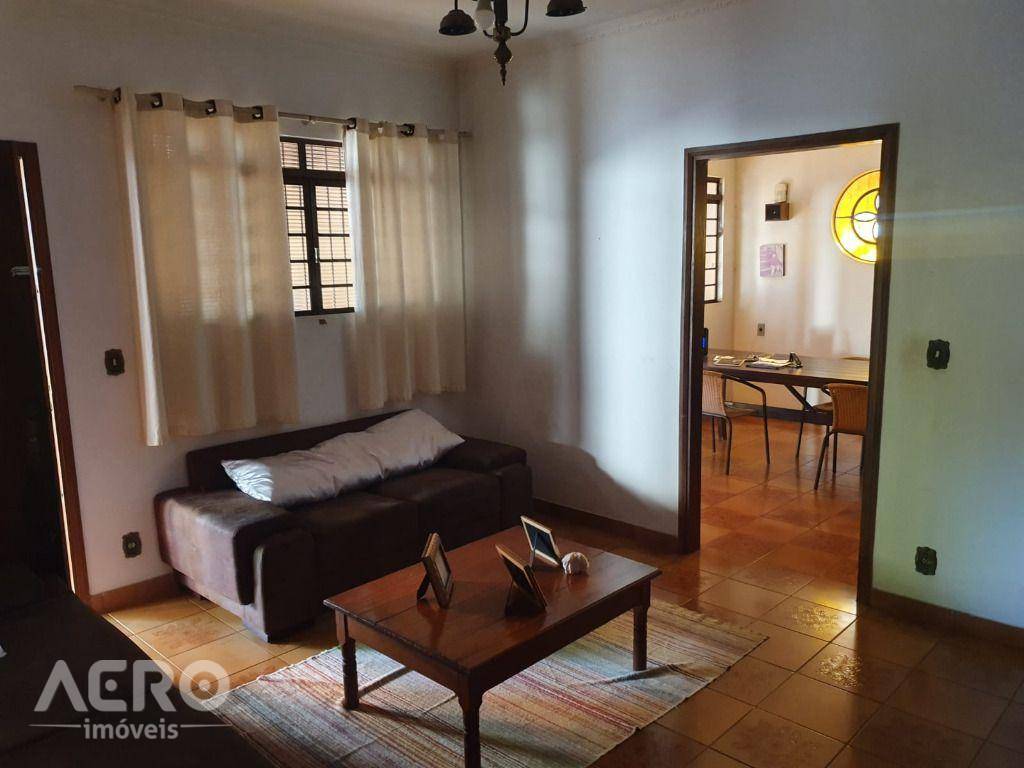 Casa à venda com 4 quartos, 342m² - Foto 24