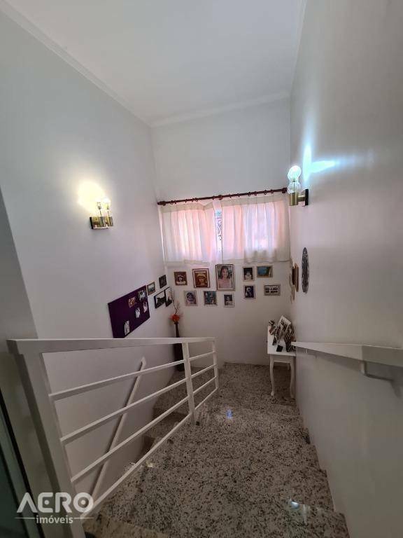 Casa à venda com 3 quartos, 195m² - Foto 11