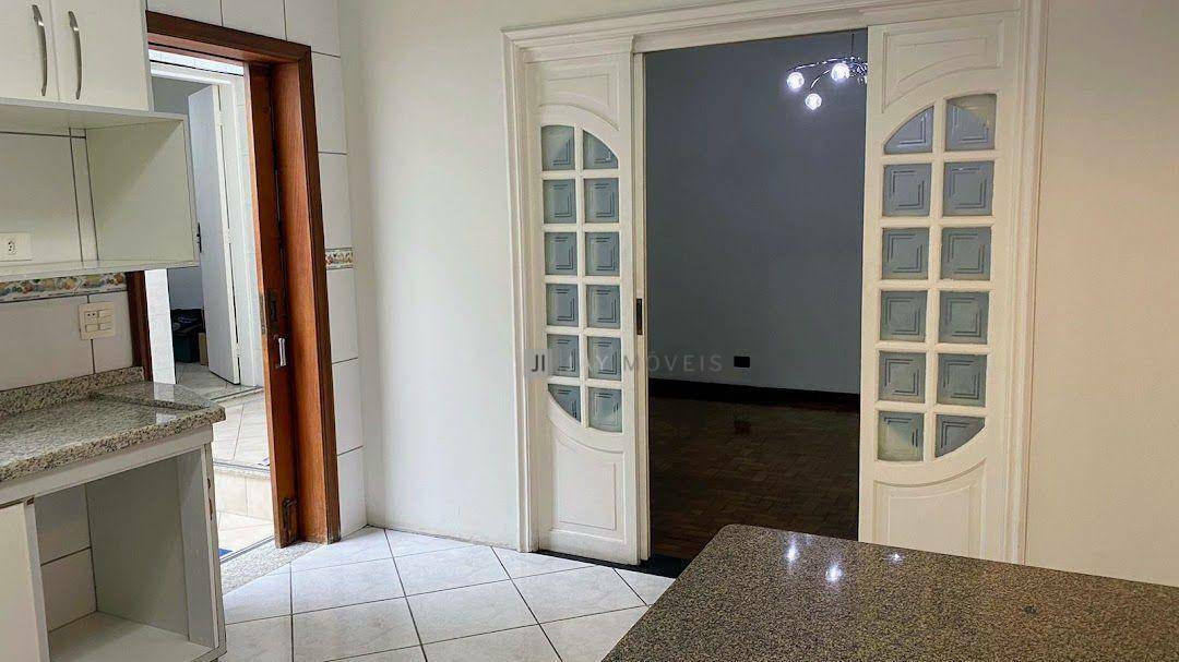 Casa à venda com 3 quartos, 216m² - Foto 22