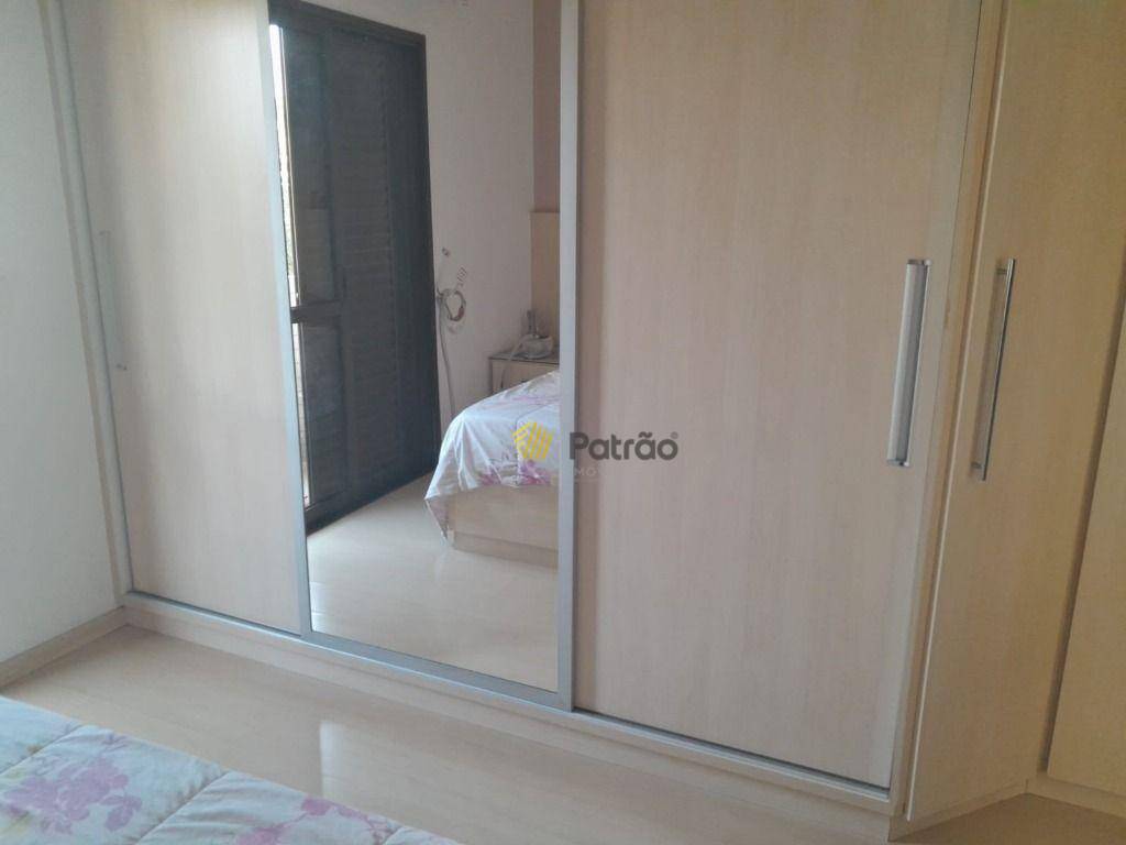 Apartamento para alugar com 3 quartos, 130m² - Foto 13