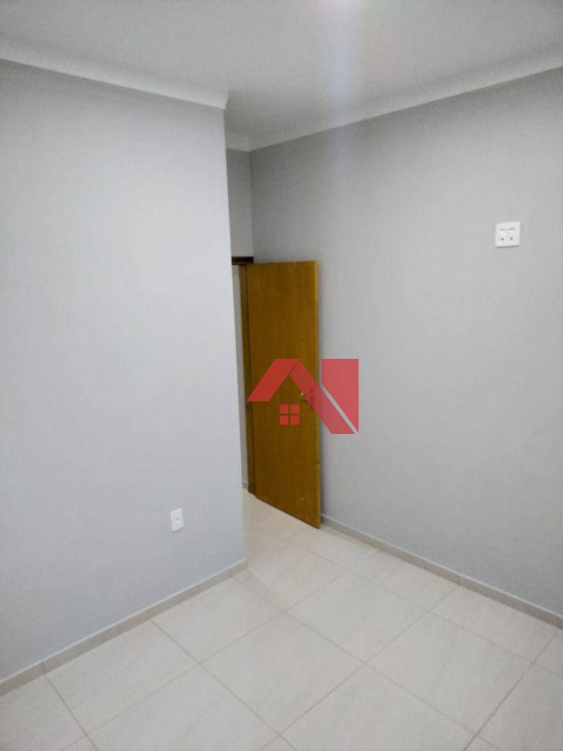 Casa à venda com 2 quartos, 56m² - Foto 2