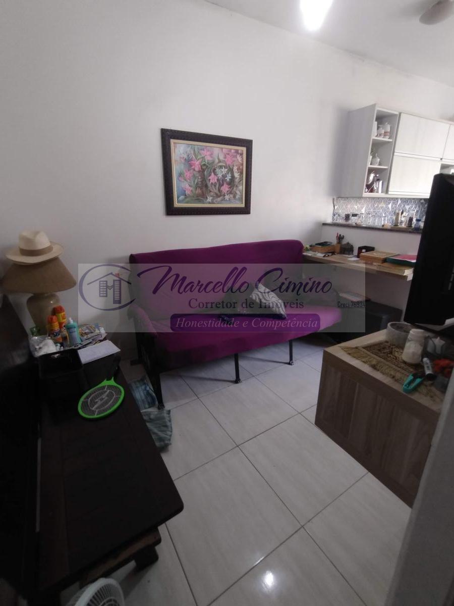 Casa à venda com 3 quartos, 200m² - Foto 1