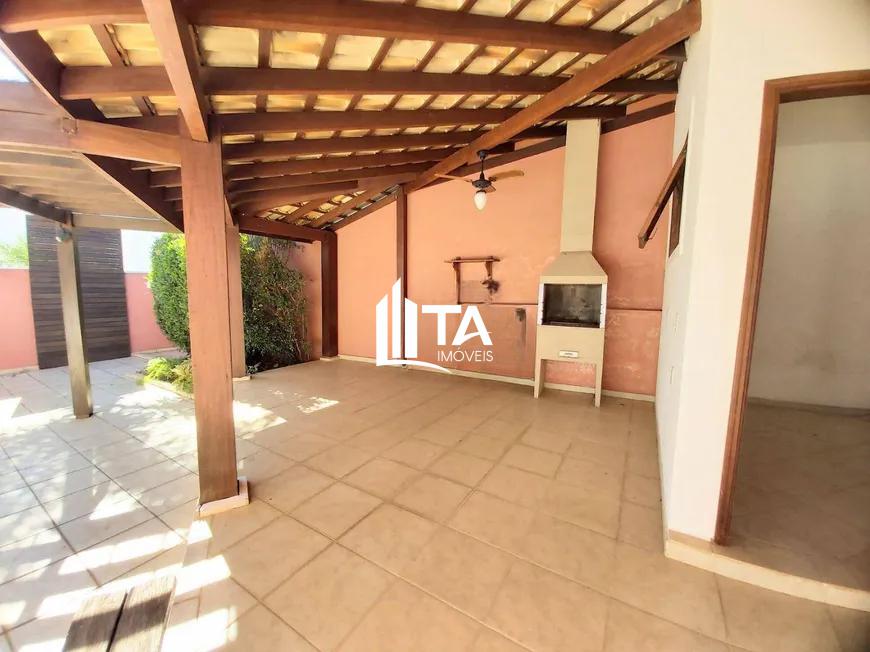 Casa de Condomínio à venda e aluguel com 3 quartos, 250m² - Foto 21