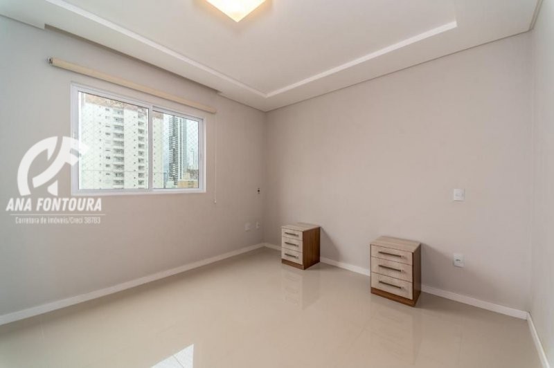 Apartamento à venda com 3 quartos, 122m² - Foto 13