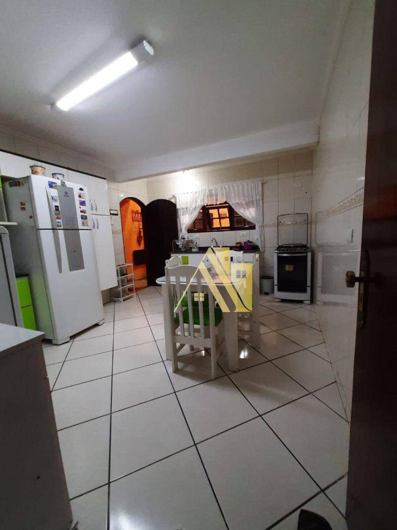 Sobrado à venda com 3 quartos, 180m² - Foto 9