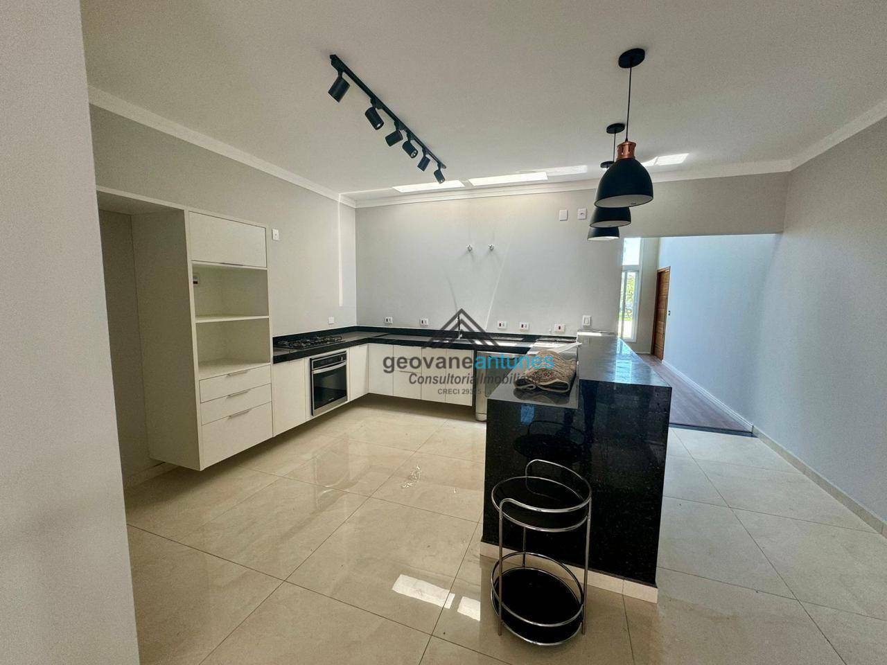 Casa de Condomínio à venda com 3 quartos, 180m² - Foto 1