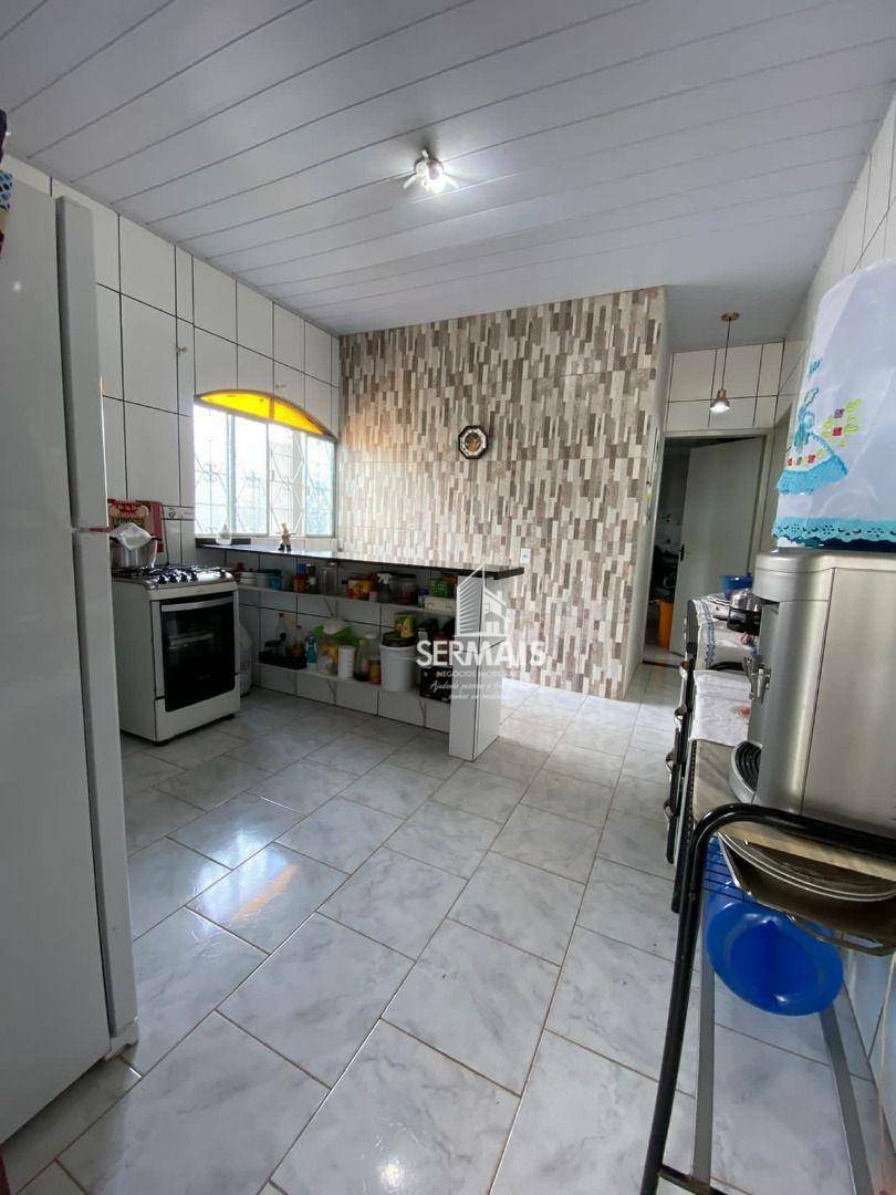 Casa à venda com 4 quartos, 250m² - Foto 13