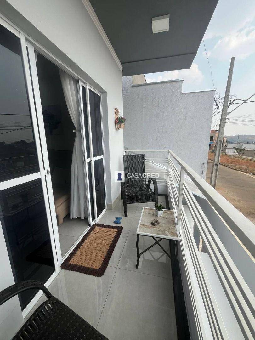 Casa à venda com 2 quartos, 68m² - Foto 4