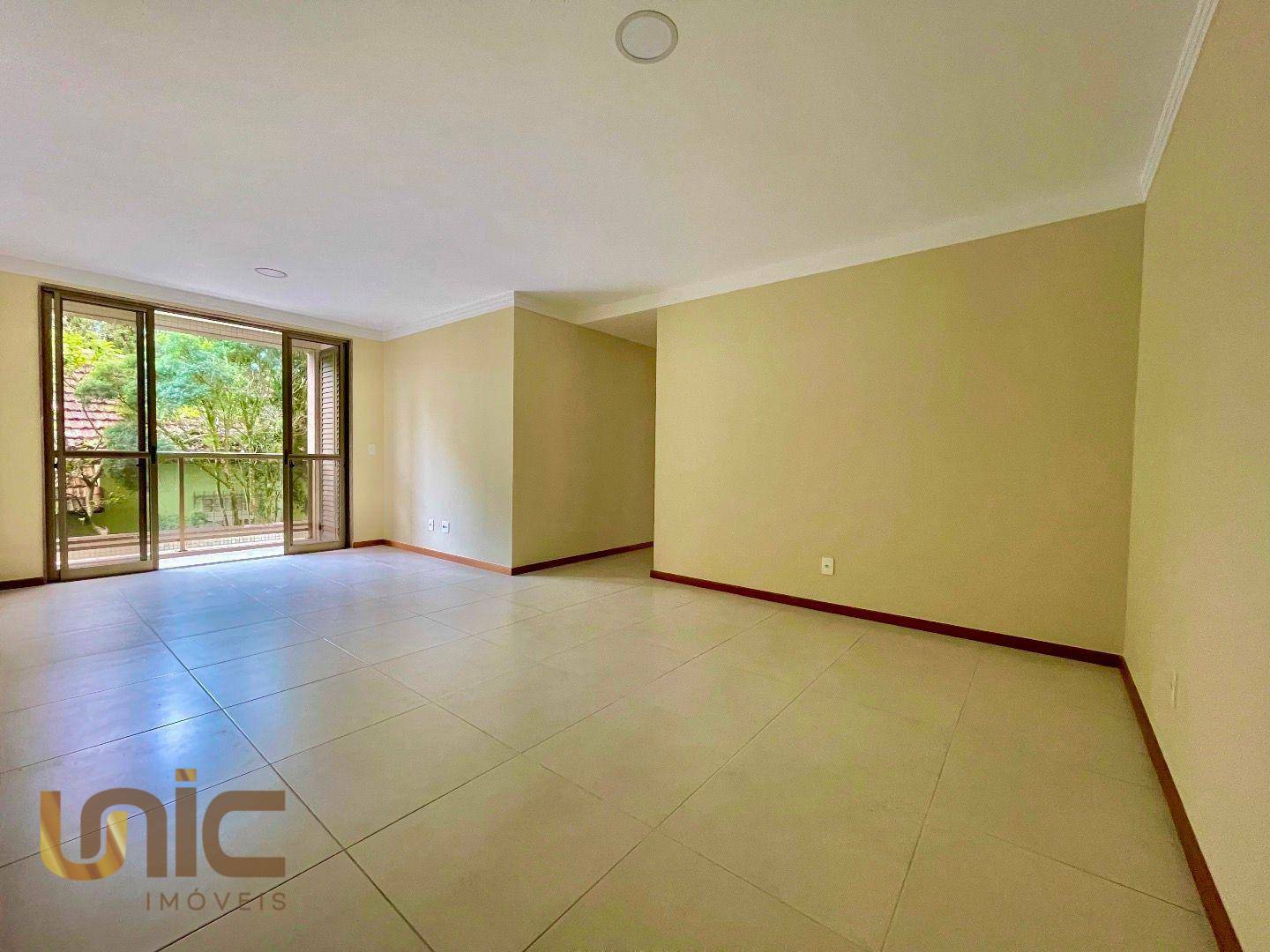 Apartamento à venda com 3 quartos, 105m² - Foto 1