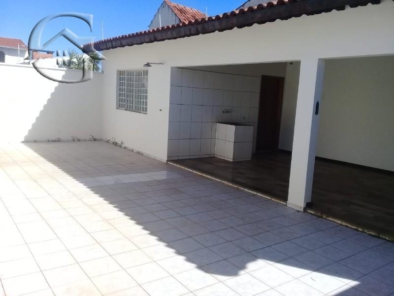 Casa para alugar com 2 quartos, 220m² - Foto 19