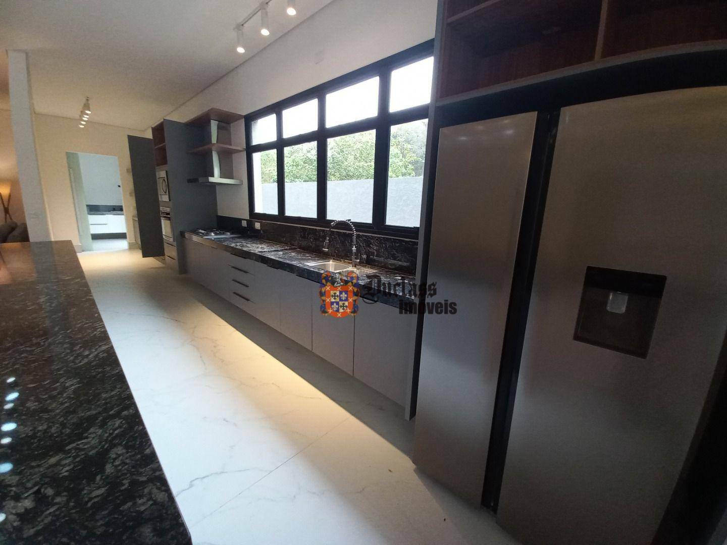 Casa de Condomínio para alugar com 4 quartos, 390m² - Foto 6