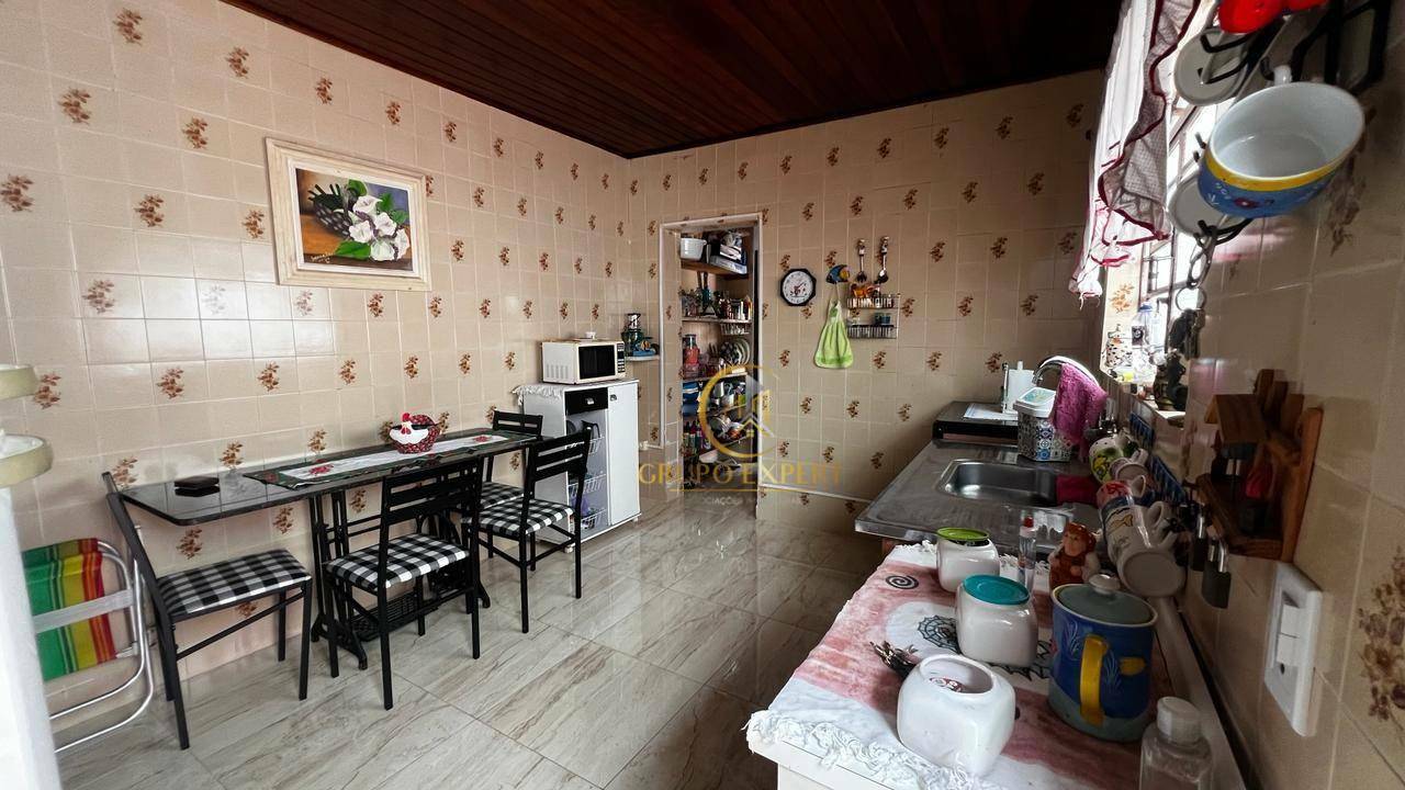 Casa à venda com 2 quartos, 80m² - Foto 2