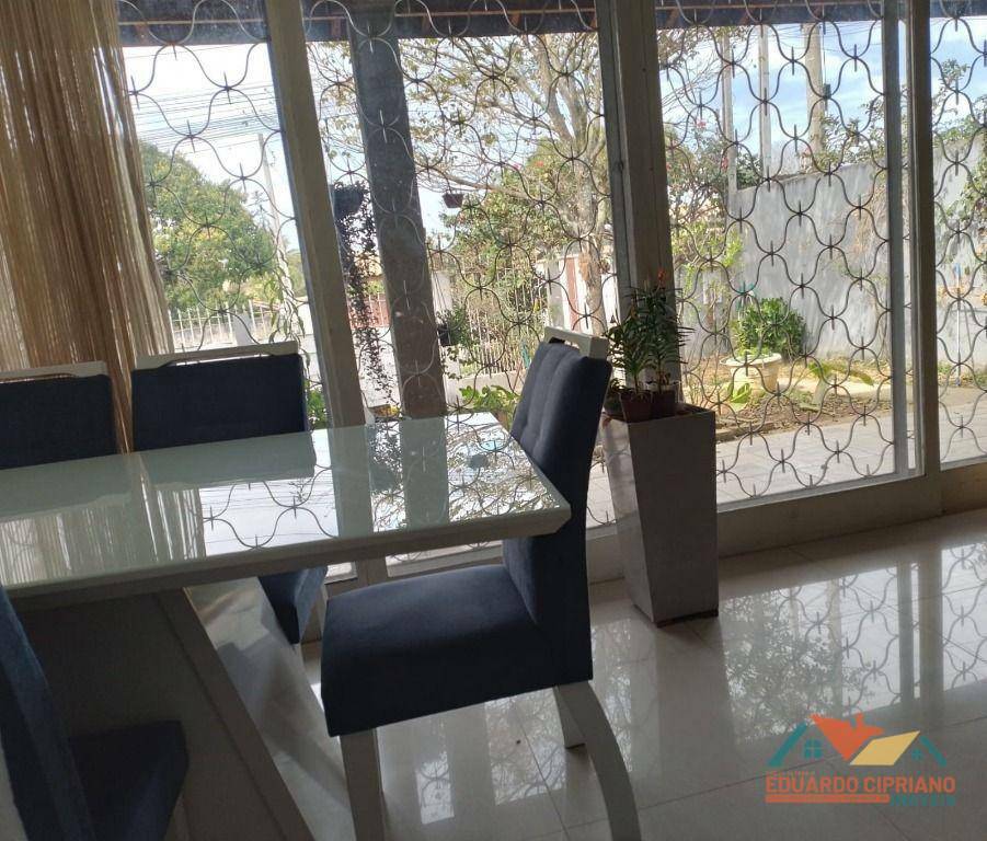 Casa à venda com 3 quartos, 220m² - Foto 1