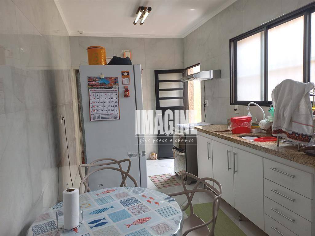 Casa à venda com 3 quartos, 130m² - Foto 8