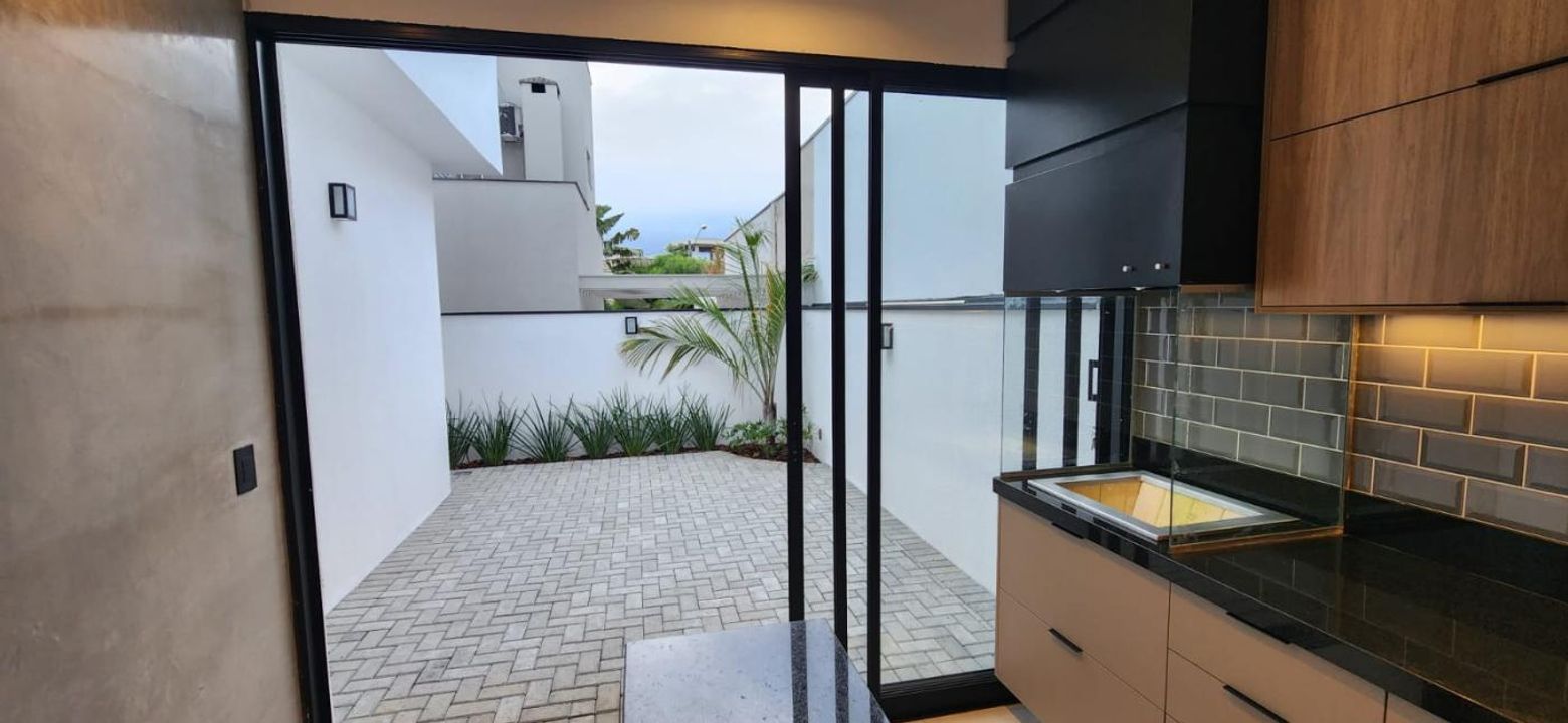 Casa de Condomínio à venda com 3 quartos, 300m² - Foto 28