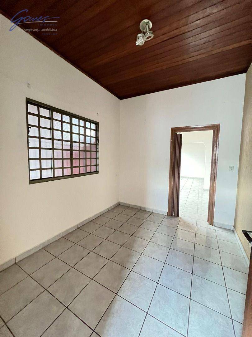 Casa à venda com 4 quartos, 190m² - Foto 2