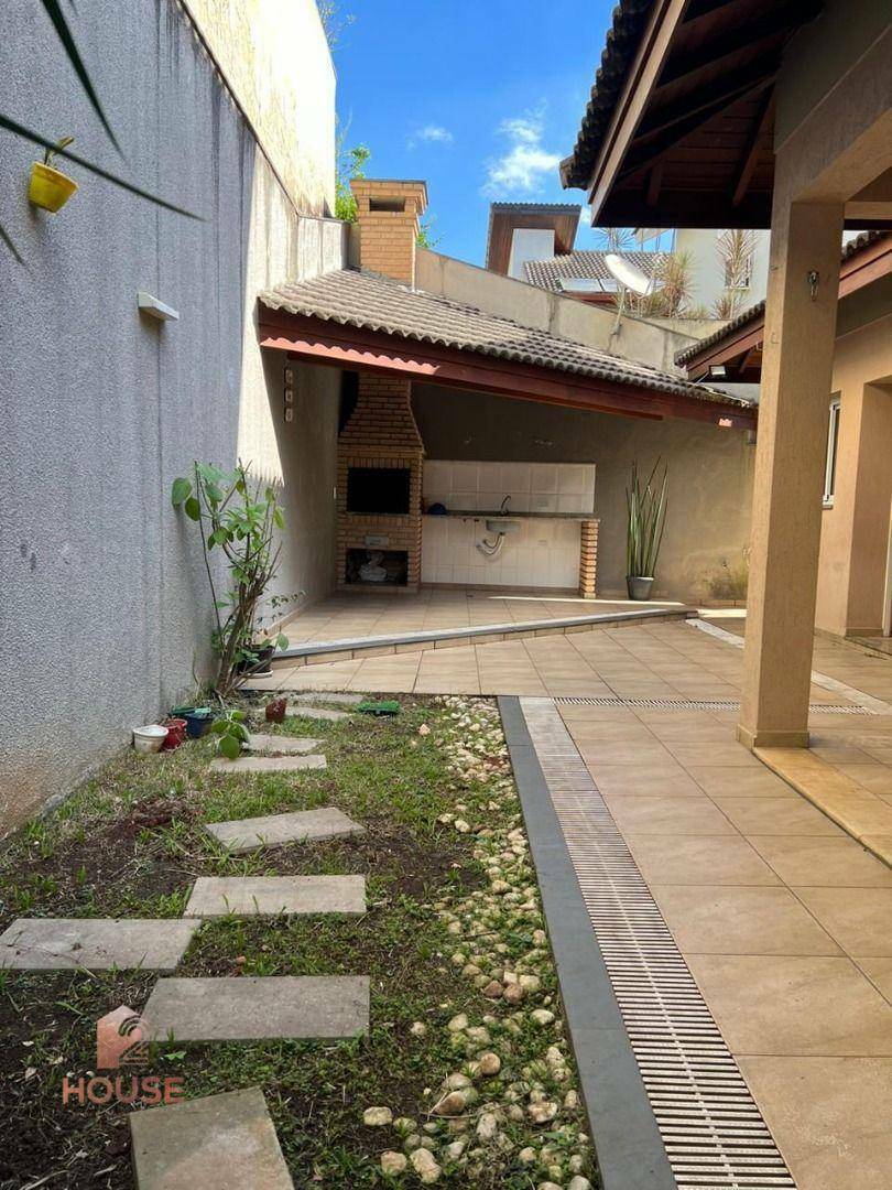 Casa de Condomínio à venda com 3 quartos, 300m² - Foto 2