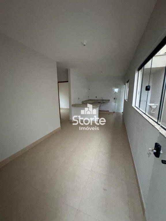 Casa à venda com 2 quartos, 53m² - Foto 1