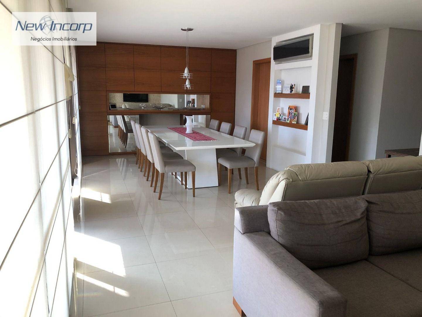 Apartamento à venda com 4 quartos, 208m² - Foto 1