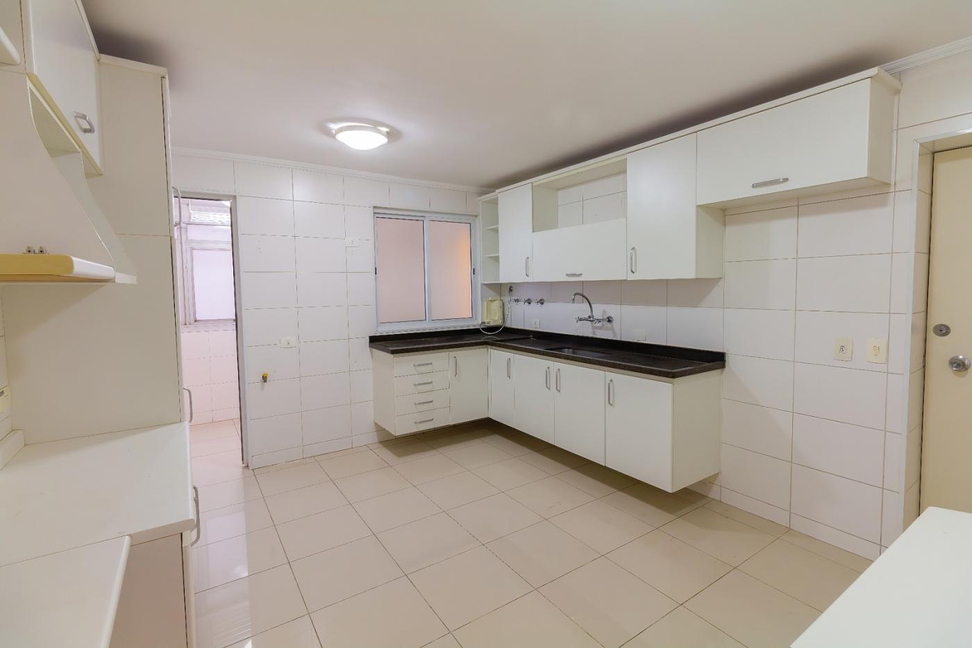 Apartamento para alugar com 3 quartos, 180m² - Foto 26