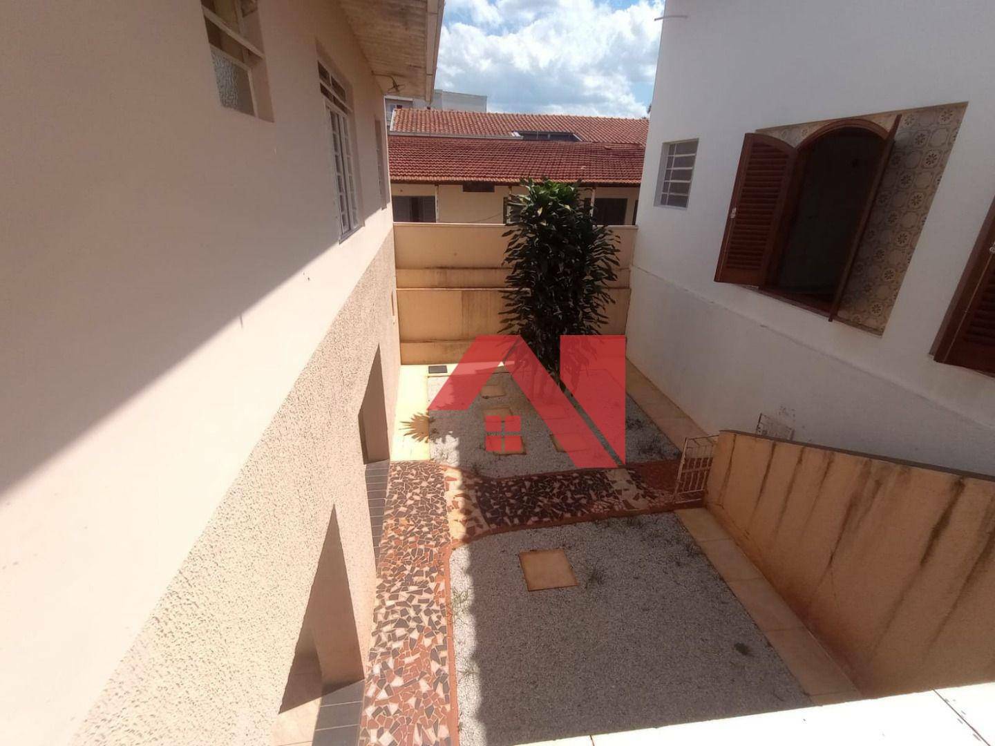 Casa à venda com 3 quartos, 218m² - Foto 25