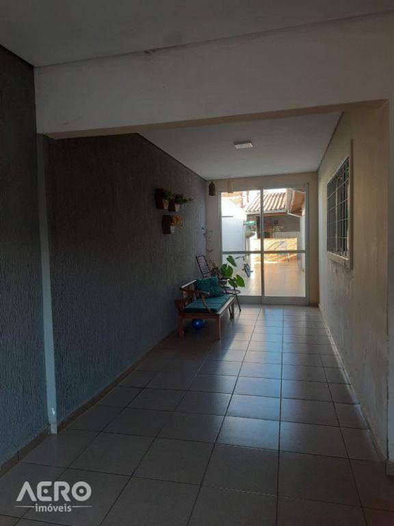 Casa à venda com 3 quartos, 173m² - Foto 2