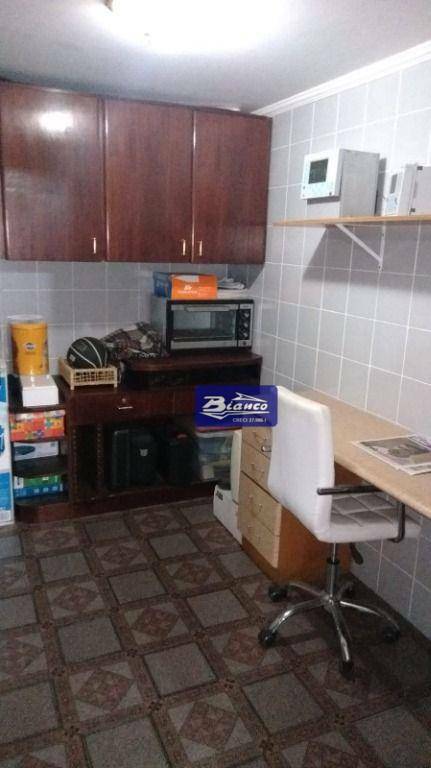 Casa à venda com 3 quartos, 243m² - Foto 8