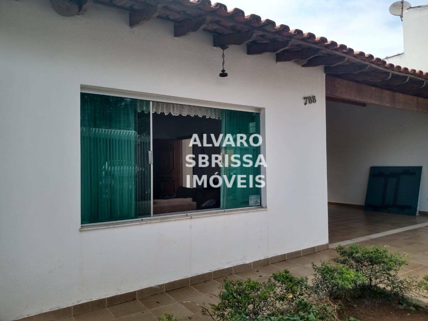 Casa à venda com 2 quartos, 187m² - Foto 1