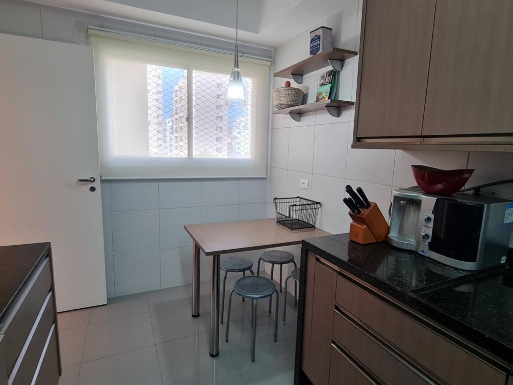 Apartamento à venda com 3 quartos, 178m² - Foto 5