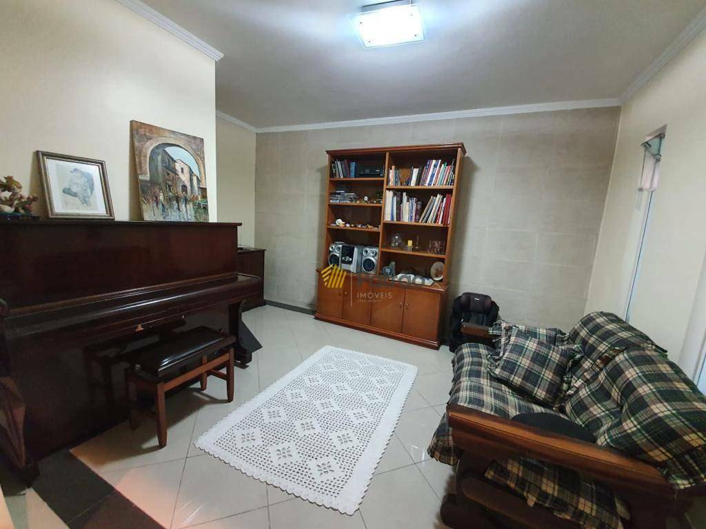 Casa à venda com 4 quartos, 255m² - Foto 4