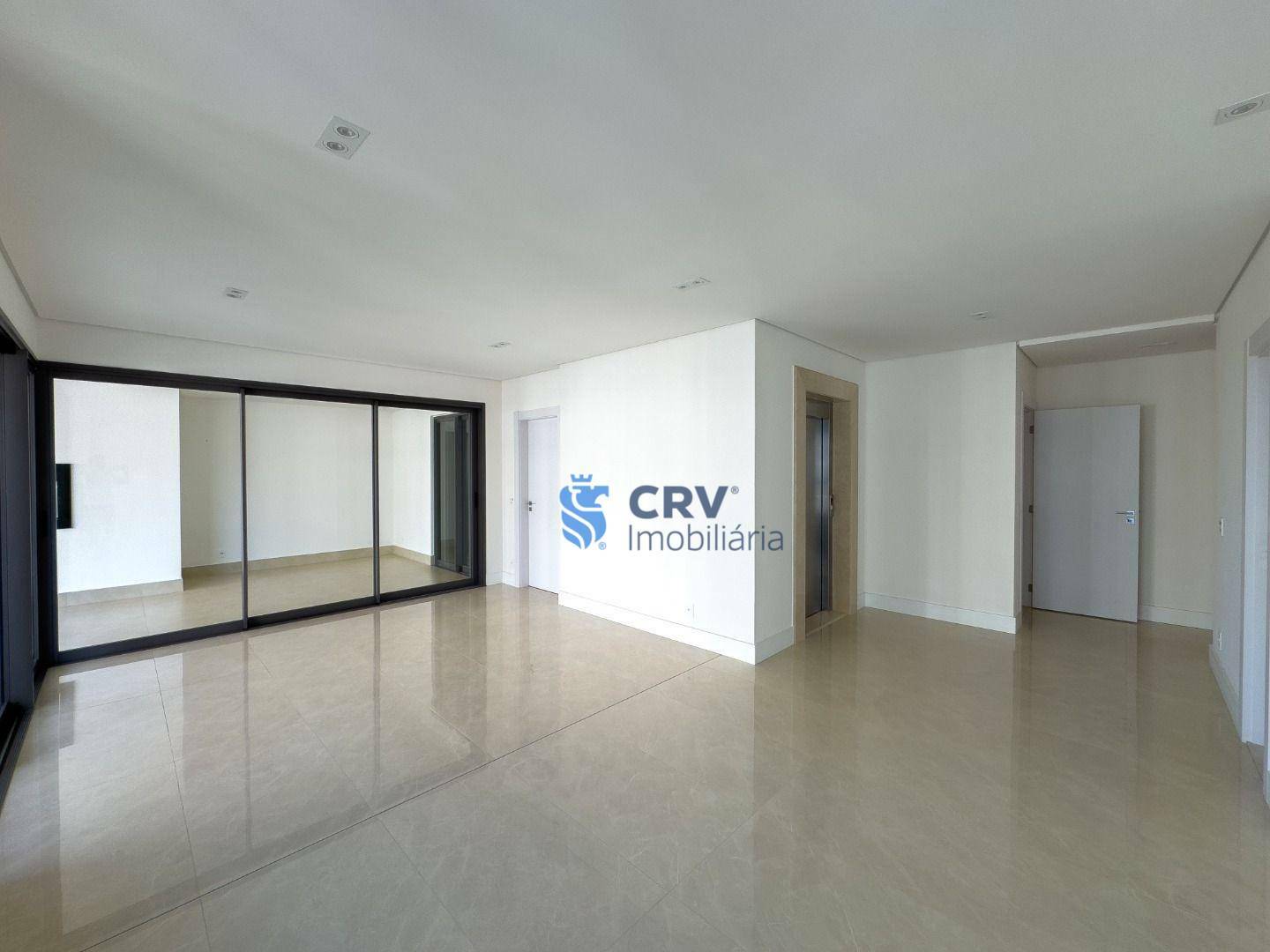 Apartamento à venda com 3 quartos, 216m² - Foto 2