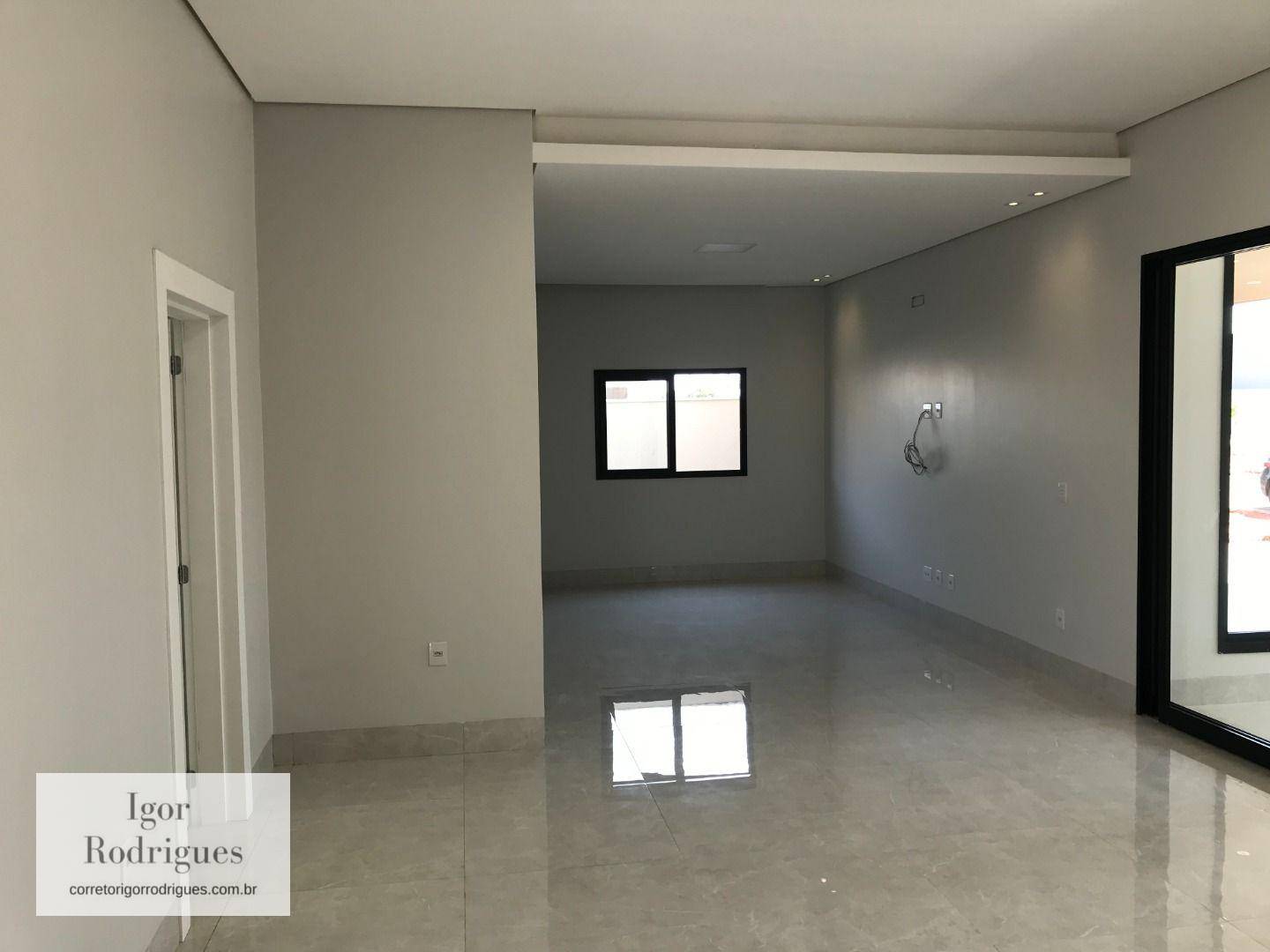 Casa à venda com 4 quartos, 270m² - Foto 4