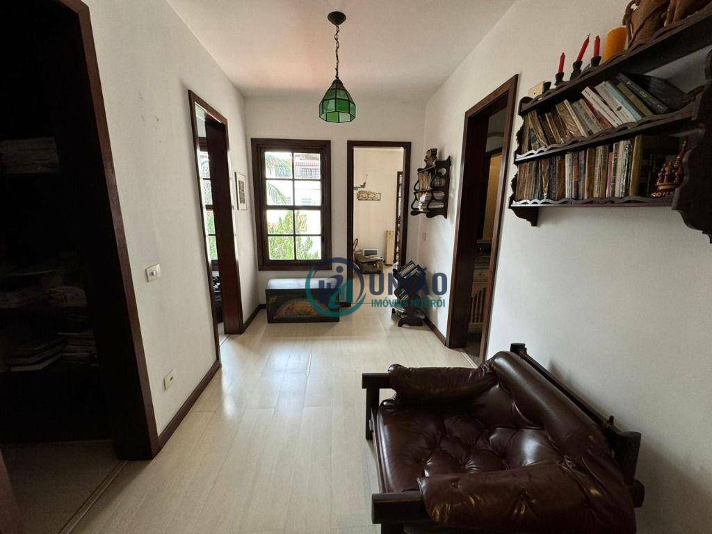 Casa à venda com 4 quartos, 300m² - Foto 13