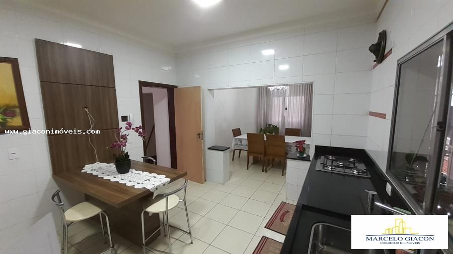 Sobrado à venda com 2 quartos, 193m² - Foto 18