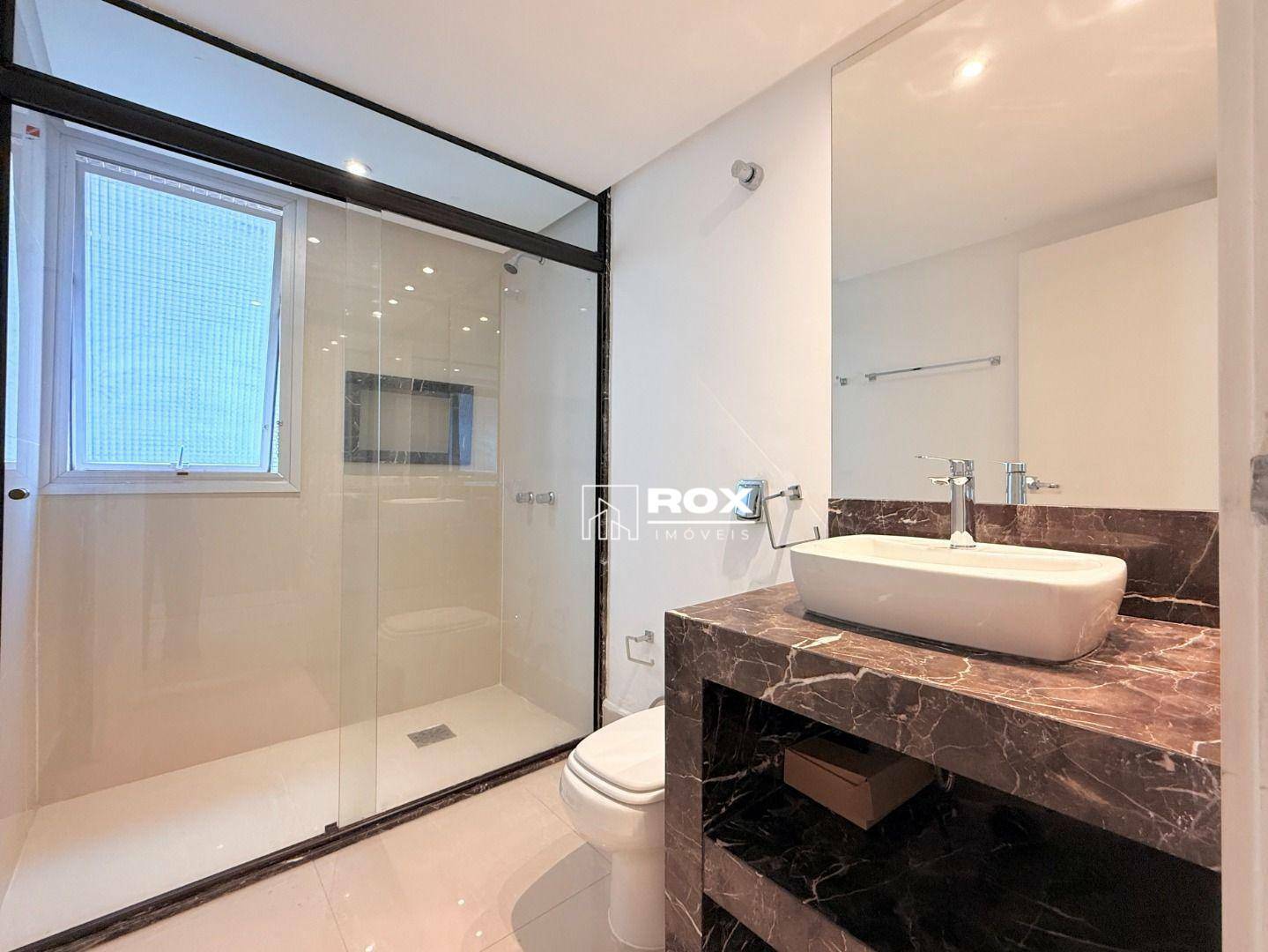 Apartamento para alugar com 3 quartos, 217m² - Foto 31