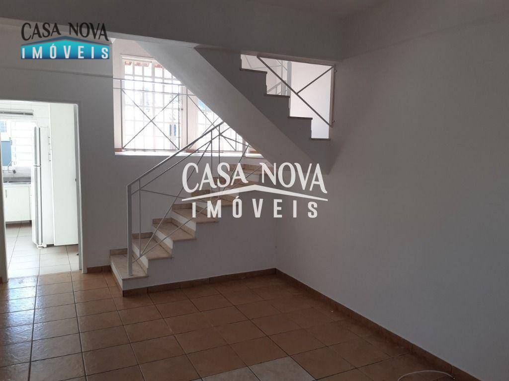 Casa de Condomínio para alugar com 4 quartos, 420m² - Foto 2