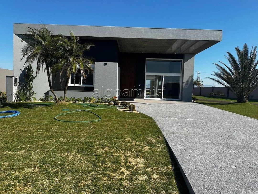 Casa de Condomínio à venda com 4 quartos, 210m² - Foto 2