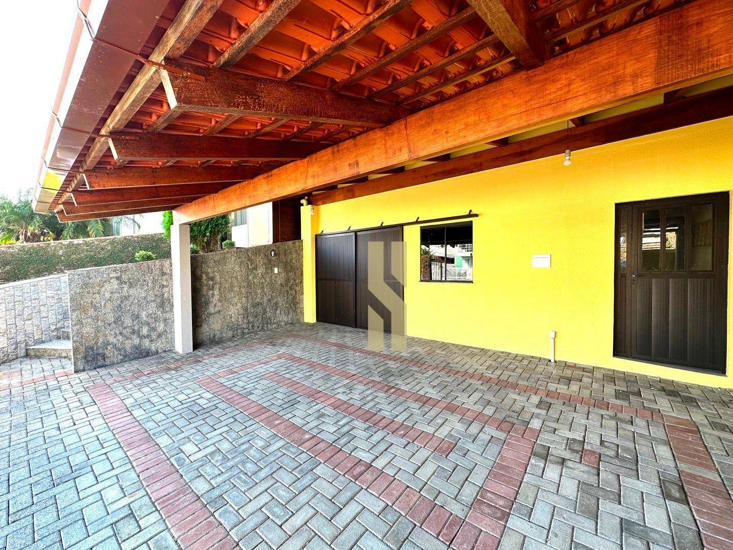Casa à venda com 3 quartos, 280m² - Foto 2