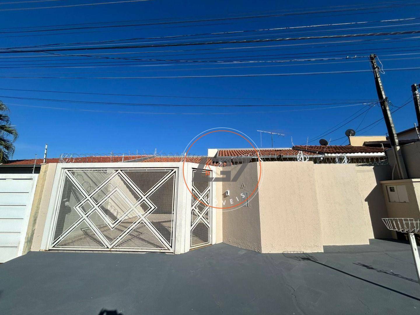Casa para alugar com 3 quartos, 211m² - Foto 1